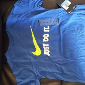 Boys Medium Nike short sleeve